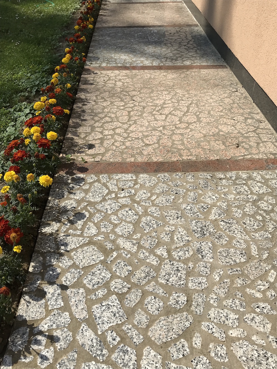 Staze opločene kamenom